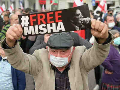 Аферист сидит в тюрьме. Что тут может быть такого странного?