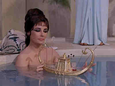 Клеопатра в кино. Кадр из фильма Клеопатра 1963 года.