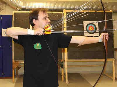 Даже если Вы не увлекаетесь стрельбой из лука - всё равно посмотрите ЧТО МОЖНО делать с луком и стрелами.