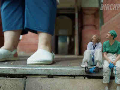 Мы нарушили правила. Сломали оборудование. Но у нас есть руки - наши инновации - и СМЕКАЛКА! И мы спасли человеку жизнь.