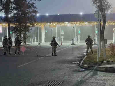 Российские миротворцы в составе миссии ОДКБ в аэропорту столицы Казахстана.