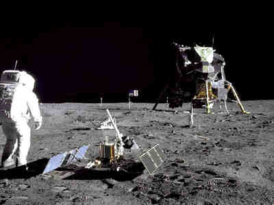 Астронавт на Луне