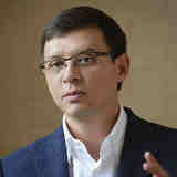 Настоящий политик против политика на удалёнке