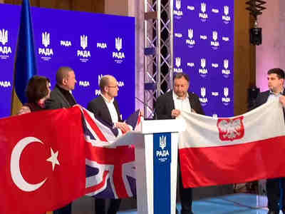 История мало кого учит