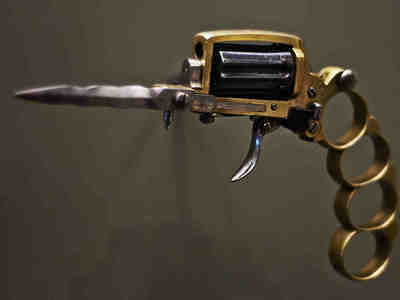 Тот самый мультитул, более опасный для его владельца.