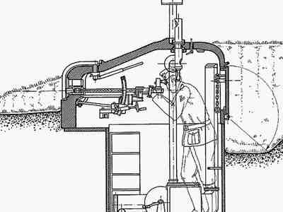В идеале он должен был быть закрыт полностью с метром-другим земли и камней поверх брони и наружу должны торчать  только трубы вентиляции и перископа. Ну и, конечно, отверстие амбразуры.