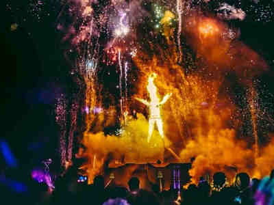 Сжигание деревянной статуи человека