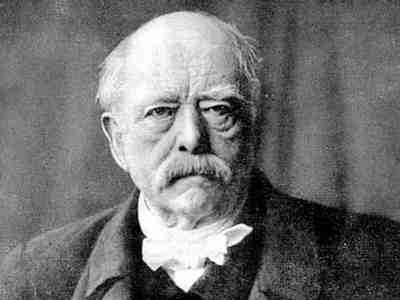 Германское правительство хорошо это понимало,  и поэтому первое десятилетие после объединения  Бисмарк заявлял: Пока я канцлер, у нас не будет  никаких колоний.