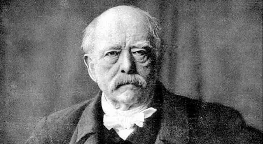 Германское правительство хорошо это понимало,  и поэтому первое десятилетие после объединения  Бисмарк заявлял: Пока я канцлер, у нас не будет  никаких колоний.