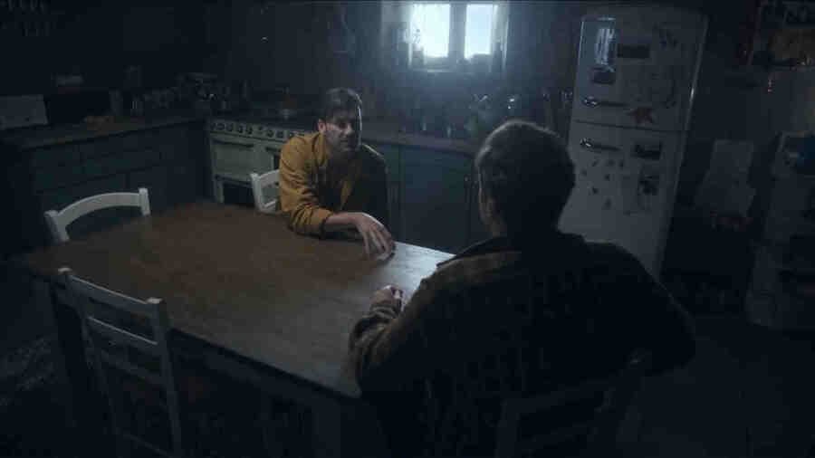 Мэтт и Джо работают вместе уже пять лет, но практически друг с другом не разговаривают.