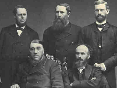 В 1884 году было подписано Лондонская конвенция — в ней уже не было прямого указания на британский суверенитет, хотя Трансвааль обязался не заключать без утверждения английского правительства никаких соглашений с иностранными государствами. На переднем плане слева - президент Трансвааля Томас Бюргерс.