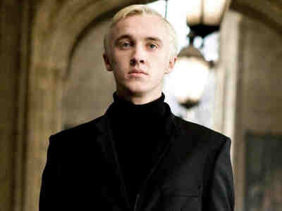 Меня зовут Драко Малфой, и я расскажу тебе краткую историю о Гарри Поттере. Приготовься услышать правду, которую тебе, вероятно, не расскажут другие.