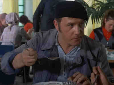 Обратите внимание чему он их обучает...