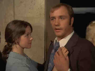 Но ничего у него не выходит, однако на танцах Афоня встречает Катю, сестру своего бывшего партнера по волейбольной команде, которая была влюблена в него еще девчонкой.