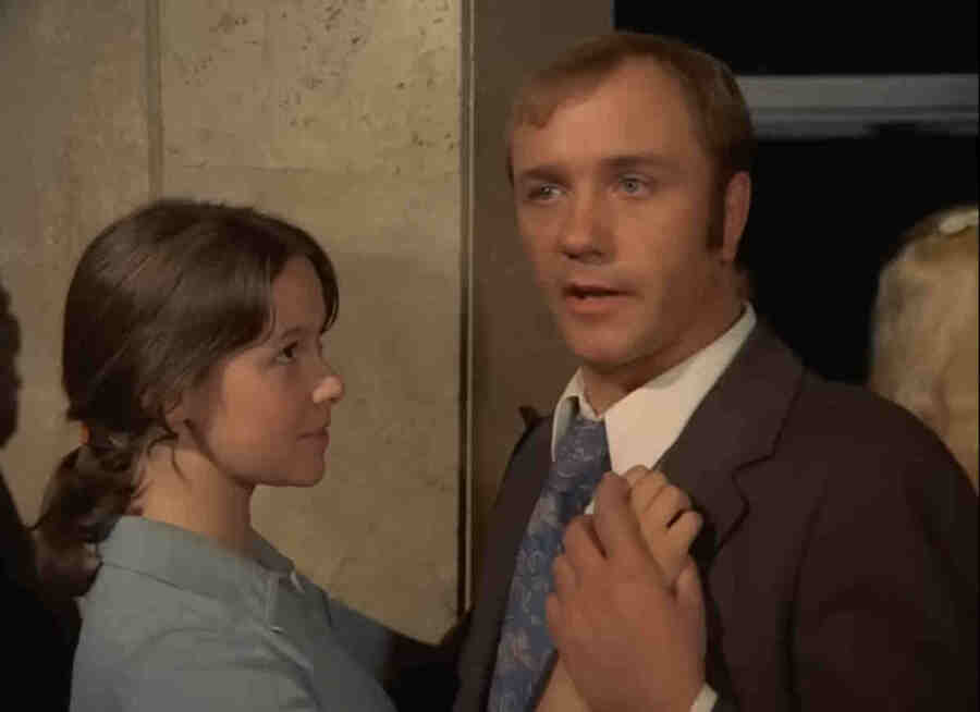 Но ничего у него не выходит, однако на танцах Афоня встречает Катю, сестру своего бывшего партнера по волейбольной команде, которая была влюблена в него еще девчонкой.