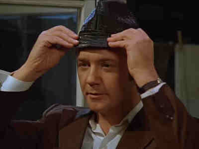 Причем если сначала Афоня от артефакта Коли отказывается, затем он сам о другом таком артефакте просит (головной убор).