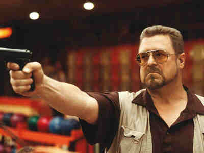 Уолтер полагает, что он главный герой серьезной драмы о травмированных ветеранах.