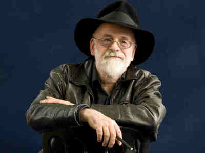 Терри Пратчетт считается одним из наиболее влиятельных и известных авторов жанра фэнтези.