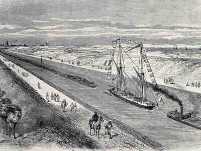 Изначально глубина фарватера Суэцкого канала составляла 7,94 м, а ширина его дна – 21 м.