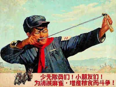 Лучшим стрелкам на школьных линейках вручали грамоты и медали, а об их успехах сообщали по радио.