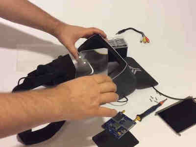 Большая линза перед экраном