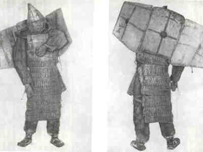 Это позволяло в ходе боя быть защищенным и в то же время иметь свободными обе руки, что жизненно необходимо при рукопашной схватке с использованием, например, копья.