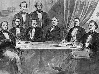 Правительство Конфедерации, слева-направо: Бенджамин, Джуда Филипп, Стивен Мэллори, Кристофер Меммингер, Александр Стивенс, Лерой Поуп Уокер, Джефферсон Дэвис, Джон Хеннингер Риган и Роберт Тумбс.