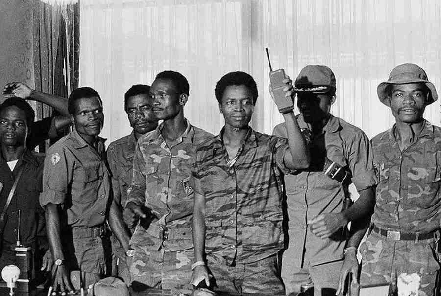 В полной мере все проблемы, накопившиеся в стране, вышли наружу после военного переворота, совершенного в 1980 году старшим сержантом либерийской армии Сэмюэлем Доу.