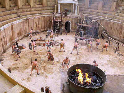 Гладиаторы умирали, чтобы снискать милость богов и развлечь толпу. Их обожали при жизни и боготворили после гибели.