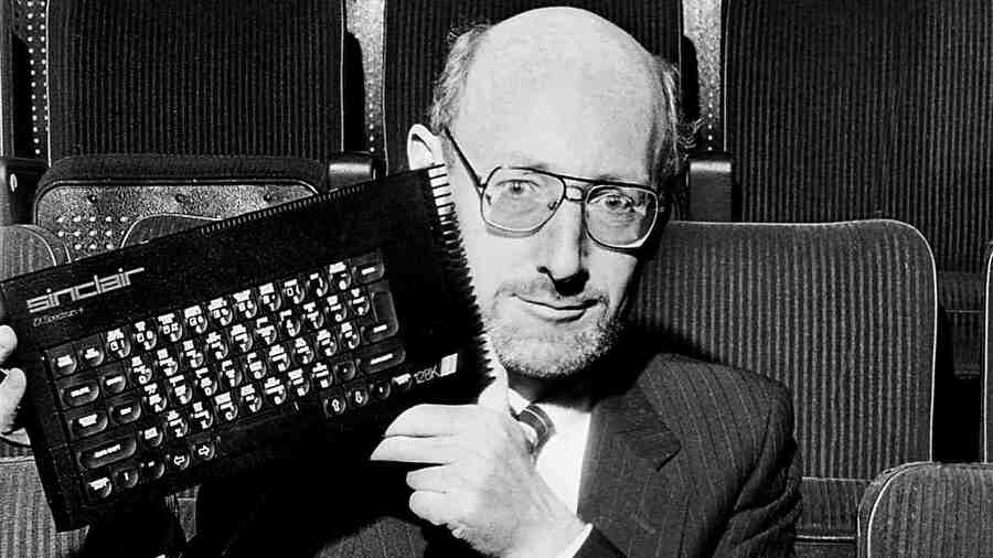 Все мы знаем Клайва Синклера, основателя фирмы Sinclair, которая подарила нам компьютер ZX - Spectrum.
