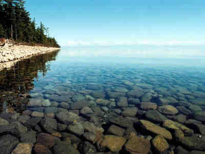 Озеро Байкал представляет собой уникальное природное образование.